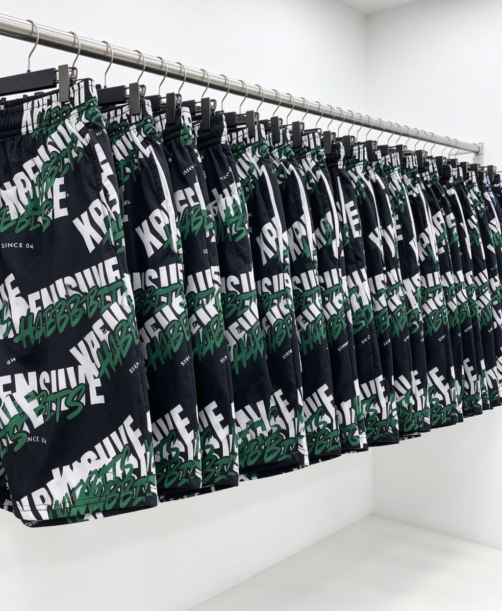 Xpensiive Habbits signiture oversized baggy shorts